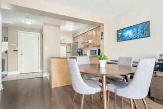 453 Dundas St W in Toronto, ON - Building Photo - Building Photo
