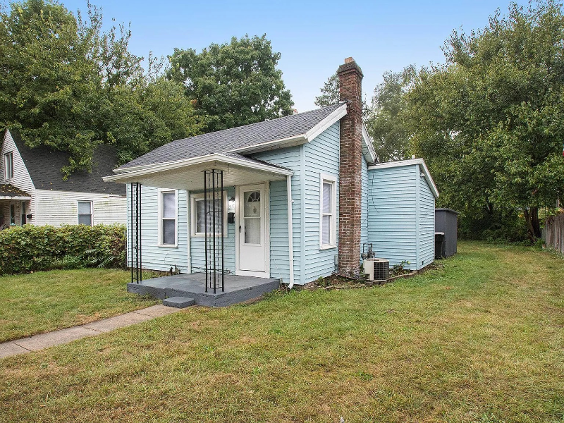 1911 Clyde St in South Bend, IN - Building Photo