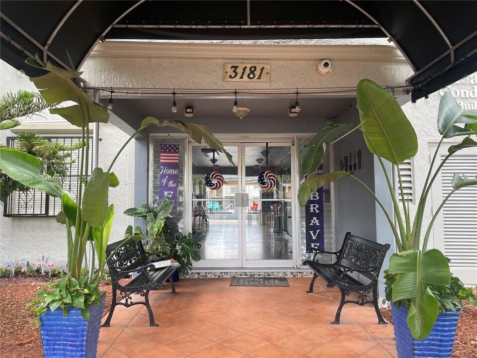 3181 SW 13th St in Miami, FL - Building Photo