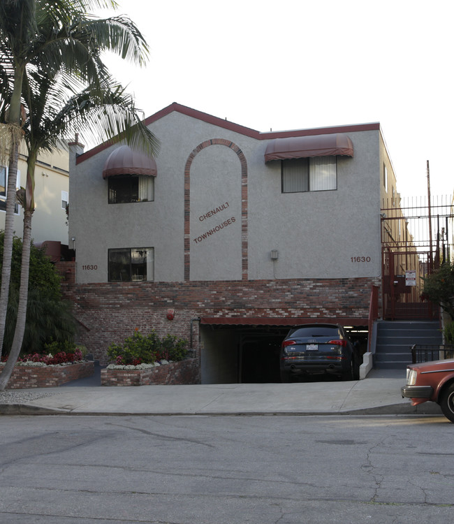 Chenault Townhomes in Los Angeles, CA - Building Photo - Building Photo