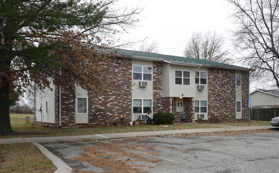 Oak Grove Estates in Oak Grove, MO - Foto de edificio