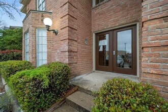 12100 Overbrook Ln in Houston, TX - Building Photo - Building Photo