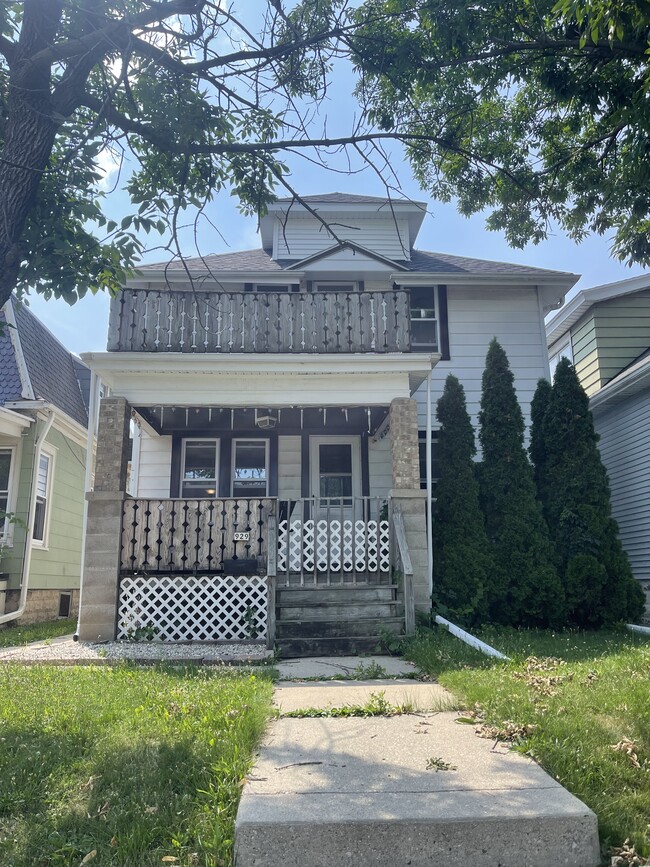 931 S 74th St, Unit Upper in West Allis, WI - Building Photo - Building Photo