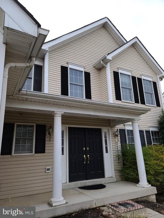 22008 White Trellis Ln in Clarksburg, MD - Building Photo