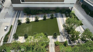 55 SE 6th St, Unit 1702 in Miami, FL - Building Photo - Building Photo