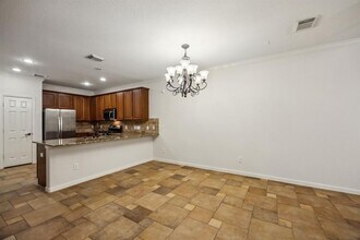 23 Avenswood Pl in Spring, TX - Foto de edificio - Building Photo