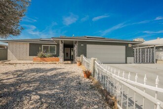 1020 Alan Shepard St in Las Vegas, NV - Building Photo - Building Photo