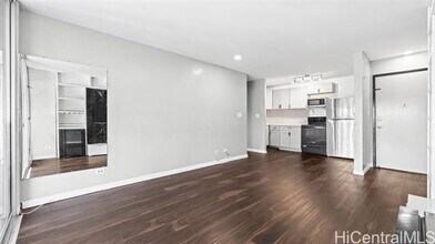 2115 Ala Wai Blvd in Honolulu, HI - Building Photo - Building Photo