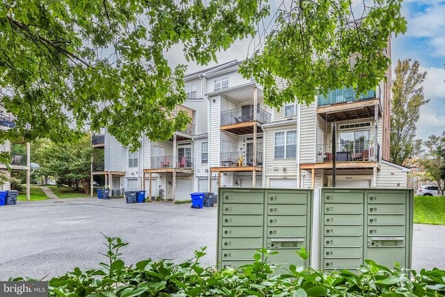 1605 Potomac Greens Dr in Alexandria, VA - Building Photo - Building Photo