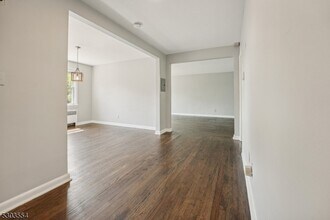 24 Hutton Ave in West Orange, NJ - Building Photo - Building Photo