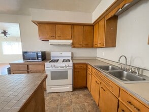 2004 S Hemlock Rd in Muncie, IN - Building Photo - Building Photo