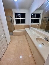 13544 NW 9th St in Pembroke Pines, FL - Foto de edificio - Building Photo