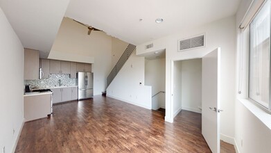 Lindblade Lofts in Los Angeles, CA - Foto de edificio - Interior Photo