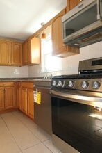113 Highland Ave in Randolph, MA - Building Photo - Building Photo