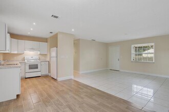 571 SW Comet Terrace in Port St. Lucie, FL - Building Photo - Building Photo