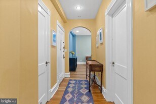 5112 Connecticut Ave NW in Washington, DC - Building Photo