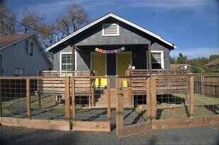 5917-1-5912 Sherman St in Houston, TX - Building Photo