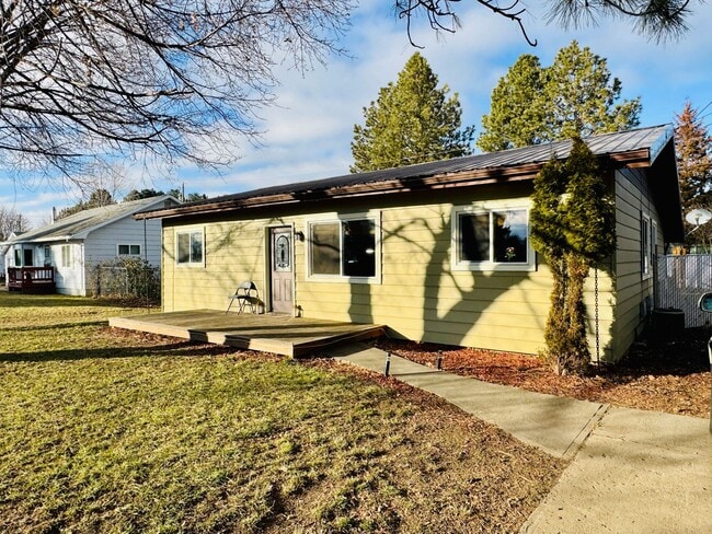 10202 White Birch Ln in La Grande, OR - Building Photo - Building Photo