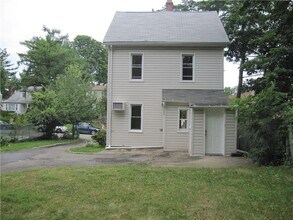 8 Winthrop Ave in Larchmont, NY - Building Photo - Building Photo