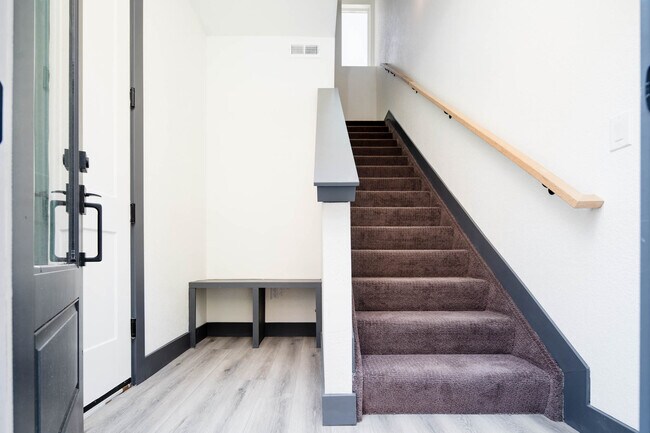 3569 S Pennsylvania St, Unit Unit B in Englewood, CO - Building Photo - Building Photo