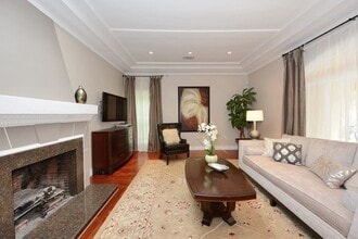 10864 Wellworth Ave in Los Angeles, CA - Building Photo - Building Photo