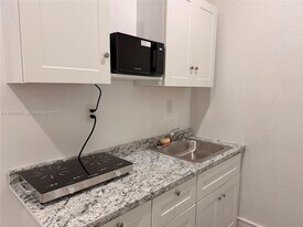 2804 NW 7th Ct in Fort Lauderdale, FL - Building Photo