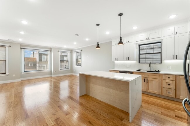 230 Griffith St in Jersey City, NJ - Building Photo - Building Photo