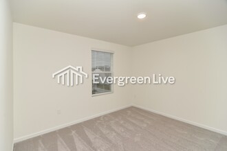 1064 Large Poppy Dr in La Vergne, TN - Building Photo - Building Photo