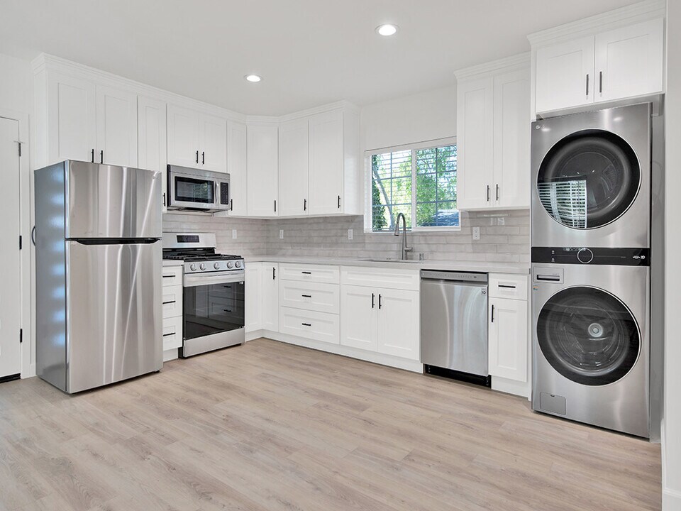 16830 Killion St in Encino, CA - Building Photo