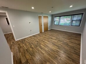 5835 W Lawrence Ave, Unit LAWRENCE G in Chicago, IL - Foto de edificio - Building Photo