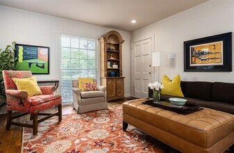 5122 W Amherst Ave in Dallas, TX - Building Photo - Building Photo