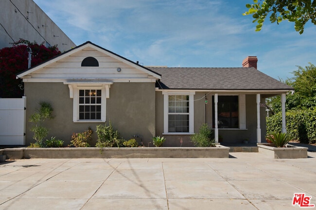 10829 Kling St in Los Angeles, CA - Building Photo - Building Photo