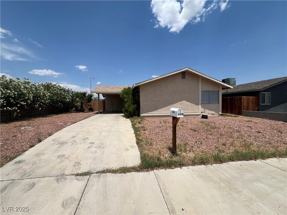 6430 W Alomar Ave in Las Vegas, NV - Foto de edificio