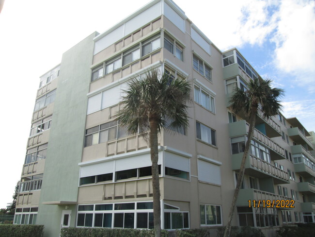 2020 N Atlantic Ave, Unit 108-N in Cocoa Beach, FL - Building Photo - Building Photo