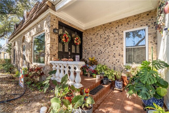 property at 19 S Col Rowe Blvd