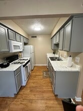 Runnymede in Austin, TX - Foto de edificio - Building Photo