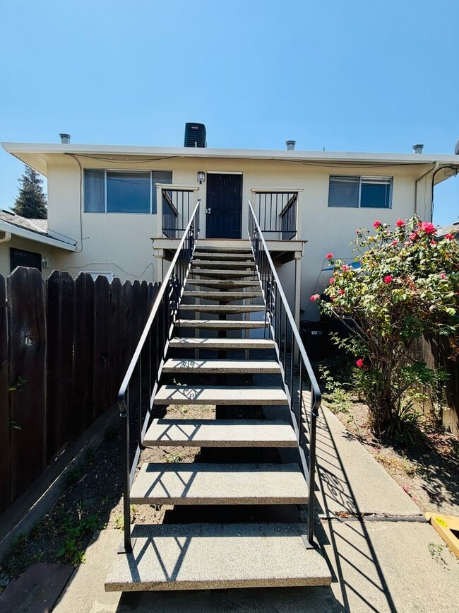203 W Benjamin Holt Dr