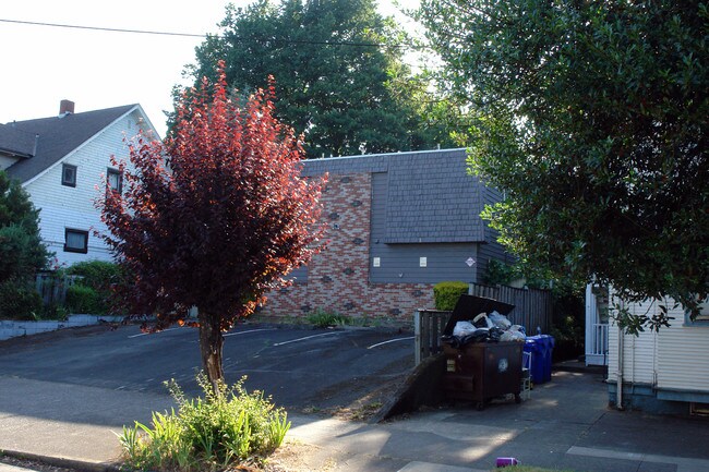 526 SE 28th Ave in Portland, OR - Building Photo - Building Photo