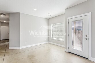 8013 E 34th Ct S in Wichita, KS - Building Photo - Building Photo