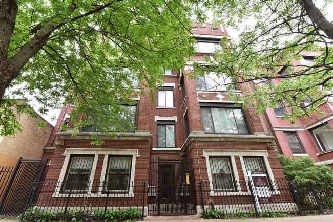 5121 S Ingleside Ave, Unit 1N
