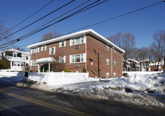 233 Charles St in Waltham, MA - Foto de edificio - Building Photo