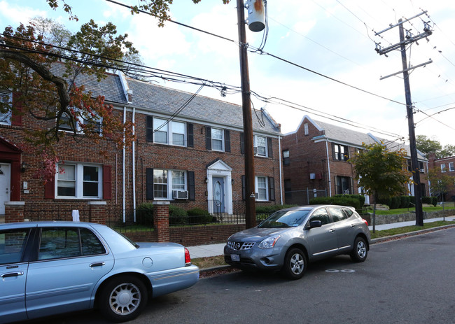 2508 N St SE in Washington, DC - Foto de edificio - Building Photo