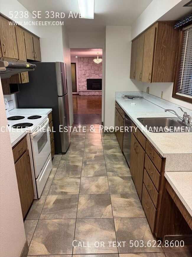 5238 SE 33rd Ave in Portland, OR - Building Photo - Building Photo