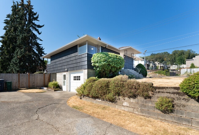 property at 8405 S 118th St