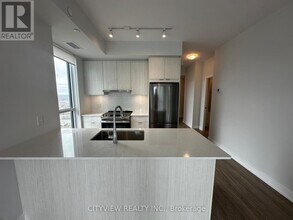 430-3430 Square One Dr in Mississauga, ON - Building Photo - Building Photo