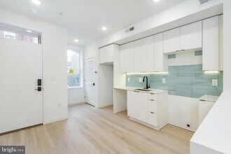 2717 N Howard St in Philadelphia, PA - Foto de edificio - Building Photo