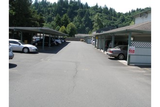 Columbia Valley Garden Apartments in Longview, WA - Building Photo - Building Photo