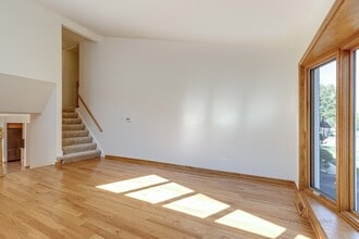317 E Valley Ln in Arlington Heights, IL - Building Photo - Building Photo