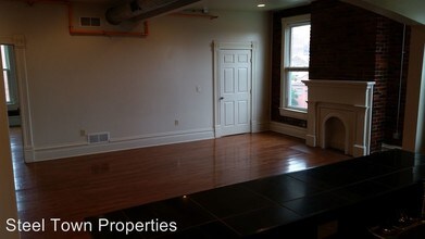 2405 Sarah St in Pittsburgh, PA - Building Photo - Building Photo