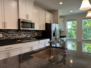 43307 John Michael Ter in Ashburn, VA - Building Photo - Building Photo
